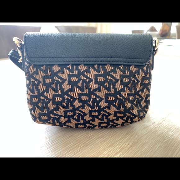 Handbag - Picture 2 of 5